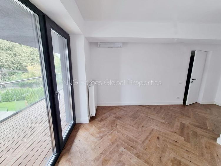 Penthouse cu 5 camere decomandat în Băneasa