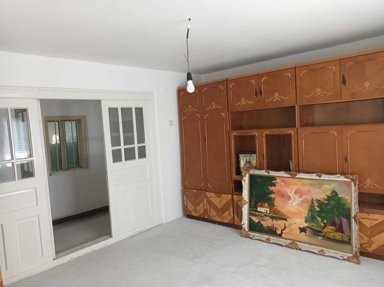 Casă cu 4 camere în Ciorani