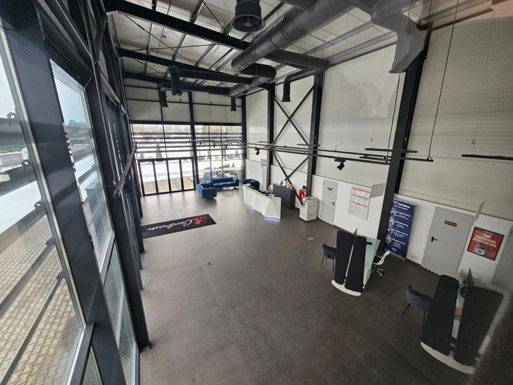Spațiu comercial, de 1,200 mp, în Exterior Sud