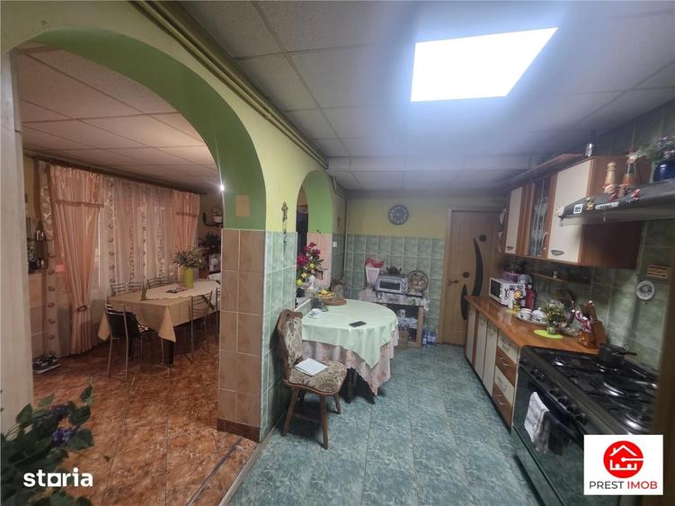 Casă cu 6 camere cu Teren 250 Mp în 22 Decembrie 1989