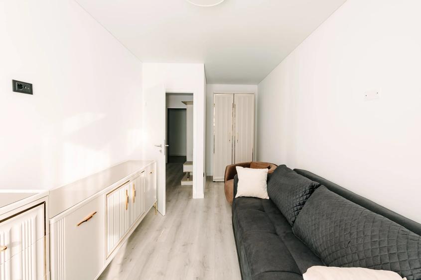 Apartament cu 3 camere semidecomandat, mobilat în Zorilor