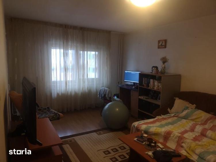 Apartament cu 2 camere decomandat în Rovine