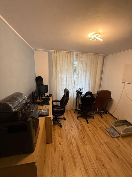 Apartament cu 3 camere semidecomandat în 1 Decembrie 1918