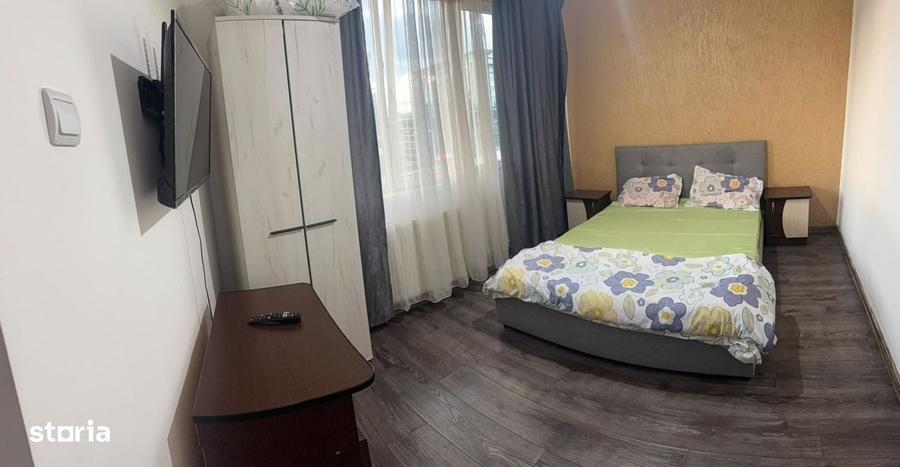 Apartament cu 3 camere semidecomandat în Nord