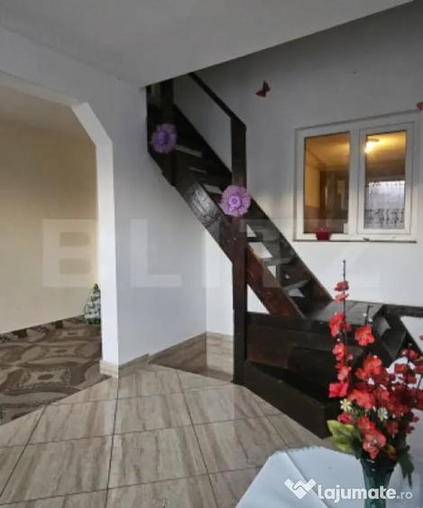 Casă cu 5 camere cu Teren 700 Mp în Grajduri