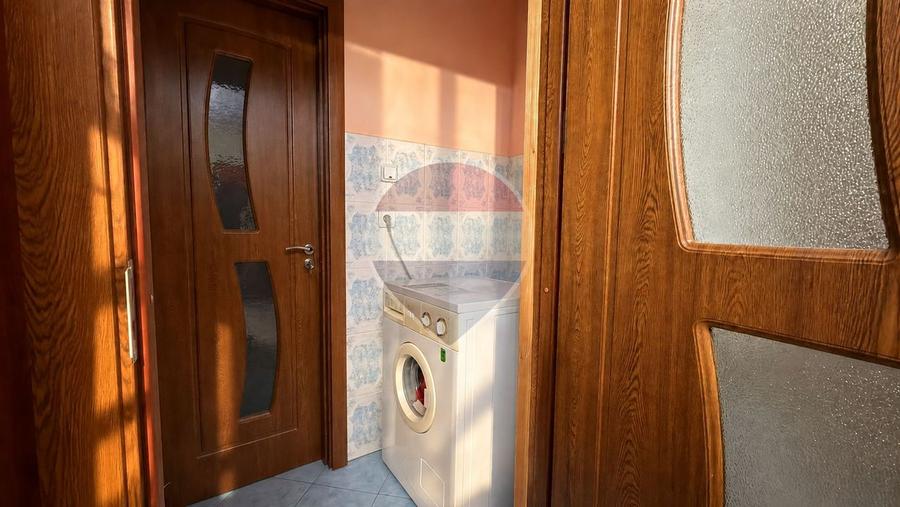 Apartament cu 2 camere semidecomandat, mobilat în Central