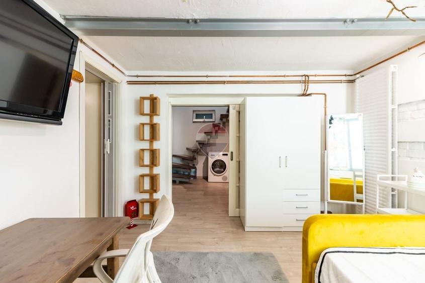 Apartament cu 4 camere semidecomandat, mobilat în Turda