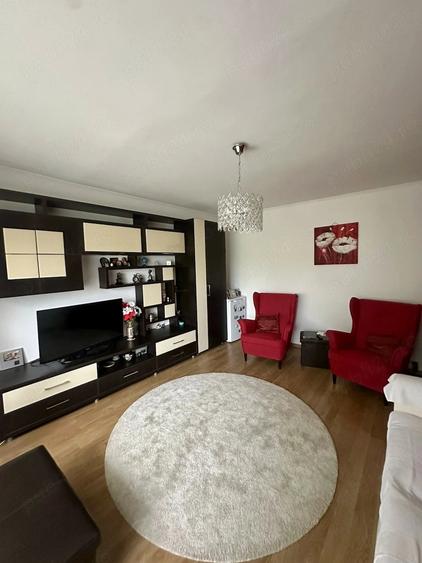 Apartament cu 3 camere decomandat în Berceni