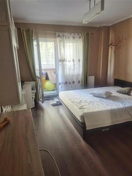 Apartament cu 3 camere decomandat în 9 Mai