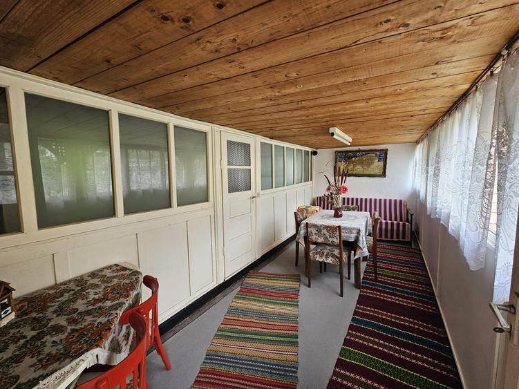 Casă cu 6 camere cu Teren 1800 Mp în Călugareni