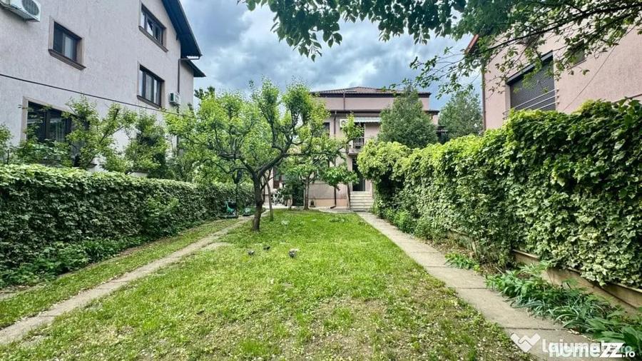 Casă cu 4 camere cu Teren 300 Mp în Arcul de Triumf