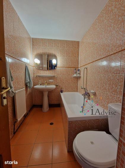 Apartament cu 4 camere decomandat în Noua
