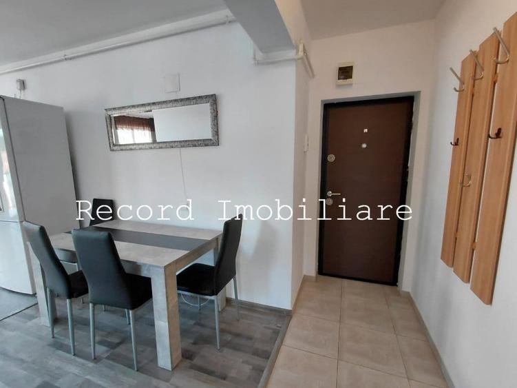 Apartament cu 3 camere semidecomandat în Florești