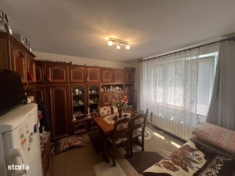 Apartament cu 3 camere decomandat în Botizului
