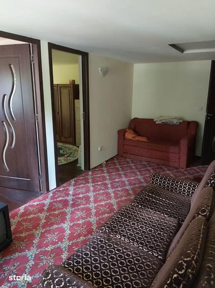 Casă cu 5 camere cu Teren 3908 Mp în Central