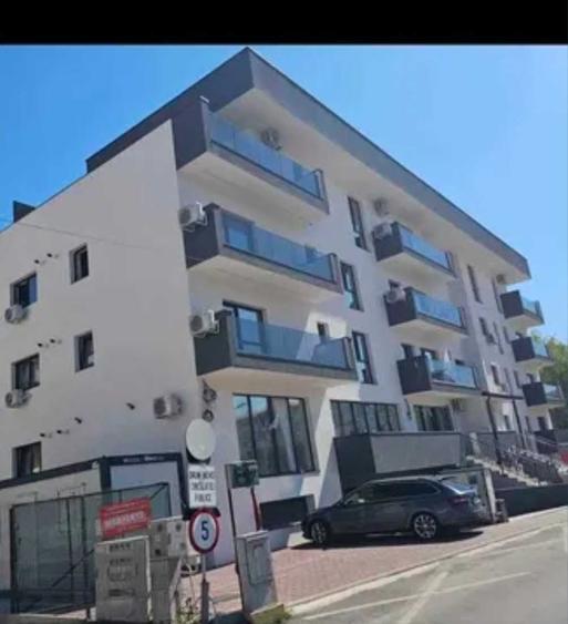 Apartament cu 2 camere decomandat în Titan