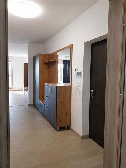 Penthouse cu 2 camere semidecomandat, mobilat în Aradului