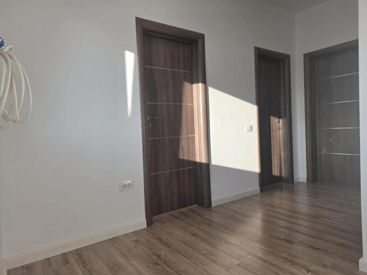 Casă individuală cu 4 camere cu Teren 301 Mp în Tunari