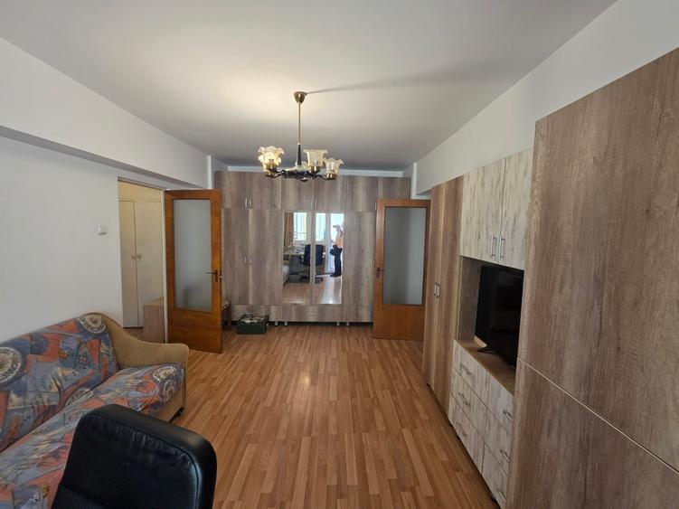 Apartament cu 2 camere semidecomandat în Titan