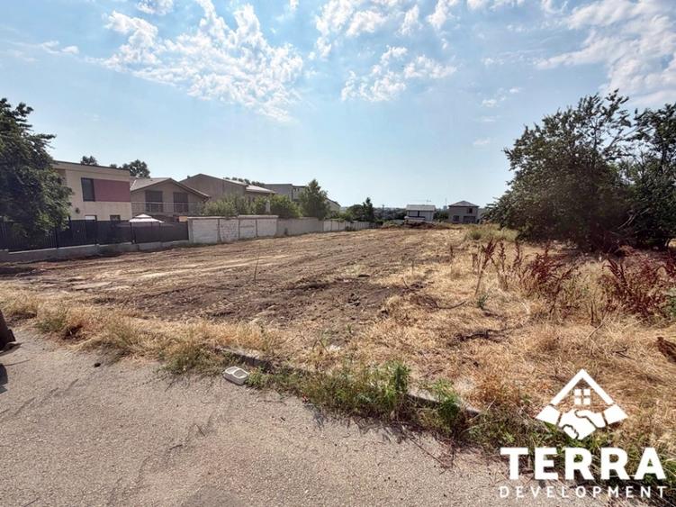 Teren Construcții intravilan de 1238 mp, în Sud