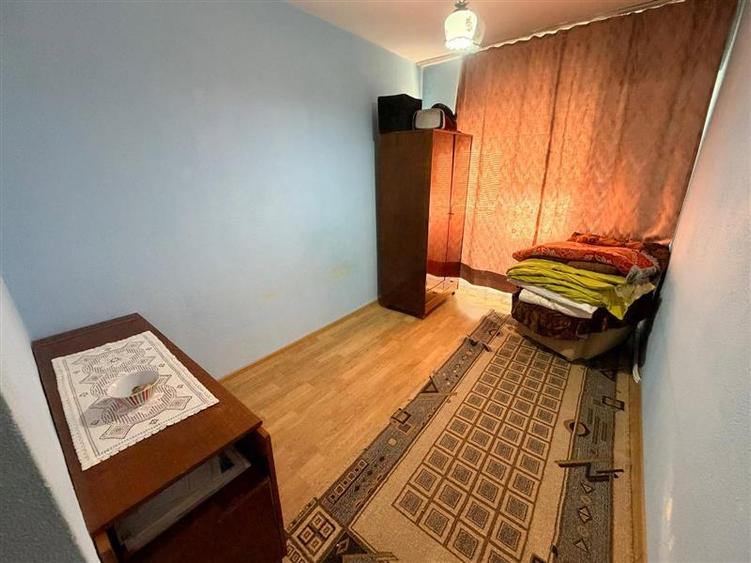 Apartament cu 4 camere decomandat în Dacia