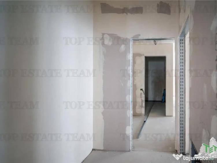 Apartament cu 4 camere semidecomandat în Iancului