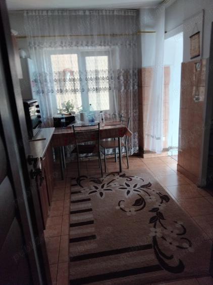 Apartament cu 3 camere decomandat în Filiași