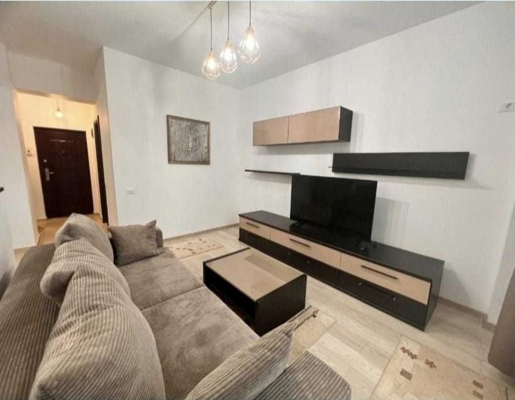 Garsonieră decomandată în Roșu