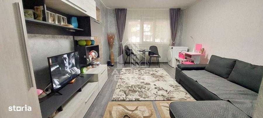 Apartament cu 3 camere semidecomandat în Micro 4