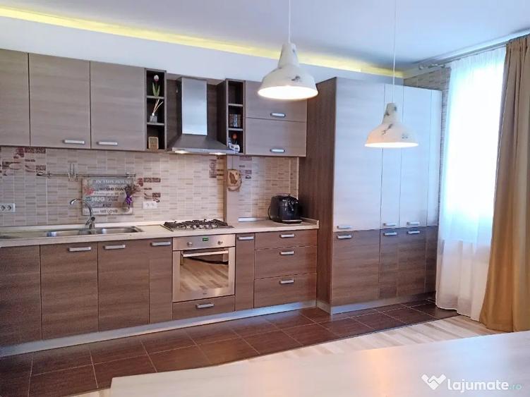 Apartament cu 3 camere decomandat în Podgoria