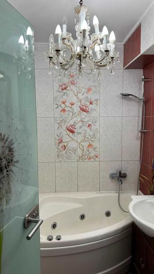Apartament cu 3 camere decomandat în Calea București