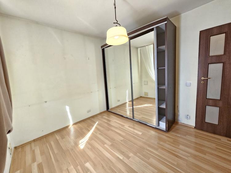Apartament cu 3 camere semidecomandat, mobilat în Iancului