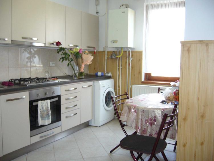 Apartament cu 2 camere decomandat în Cornișa