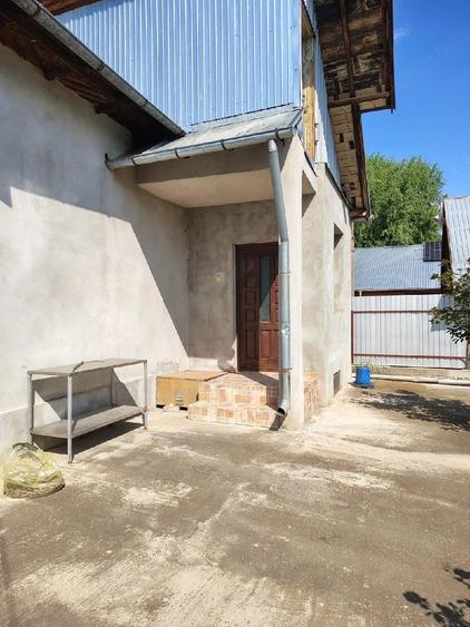 Casă cu Teren 917 Mp în Stâlpu