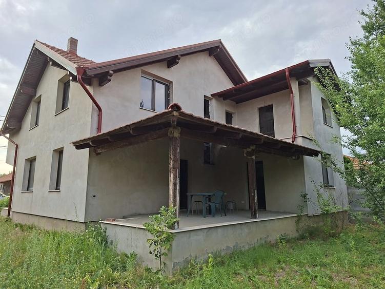 Casă cu Teren 1100 Mp în Mărtinești