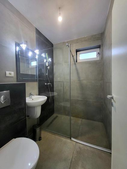 Apartament cu 3 camere decomandat în Aradului