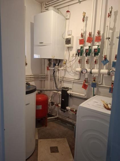 Casă individuală cu 6 camere cu Canalizare în Central