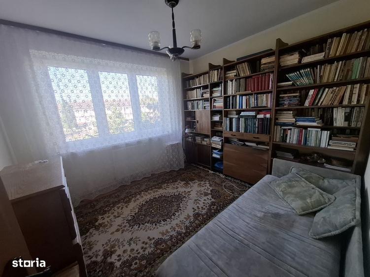 Apartament cu 4 camere semidecomandat în Săsar
