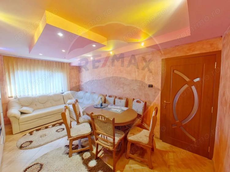 Apartament cu 3 camere decomandat în Central