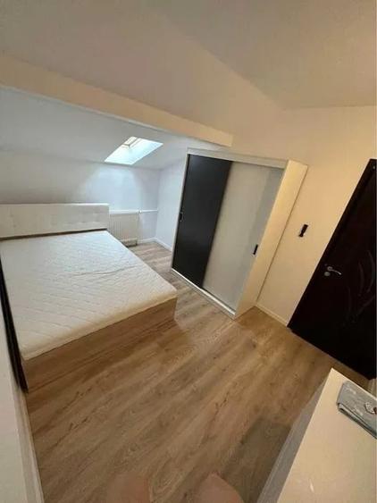 Apartament cu 3 camere semidecomandat, mobilat în Iris
