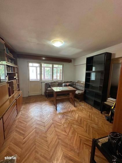 Apartament cu 3 camere semidecomandat în Careiului