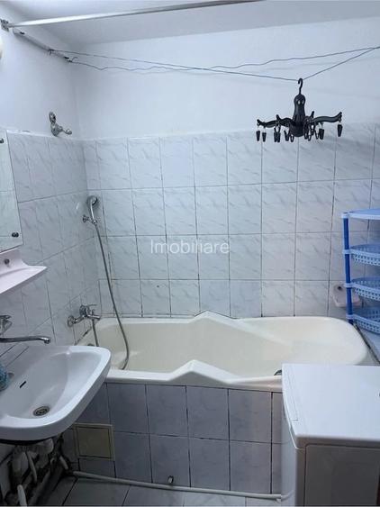 2 Camere DECOMANDAT, Etaj 1, Pia?a Rahova Str. Ilie Campeanu (Mobilat & Utilat)