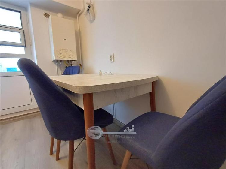Apartament cu 4 camere decomandat în Nicolina