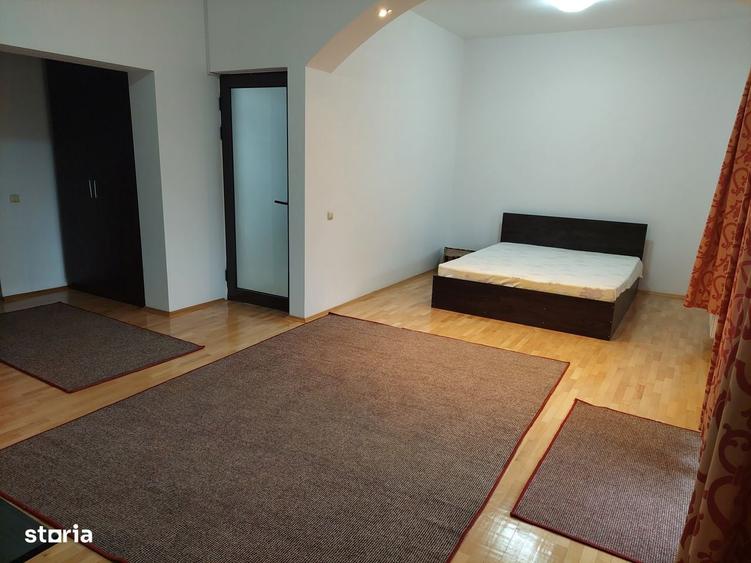 Casă cu 4 camere cu Teren 500 Mp în Central