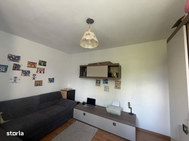 Apartament cu 3 camere semidecomandat în Gării
