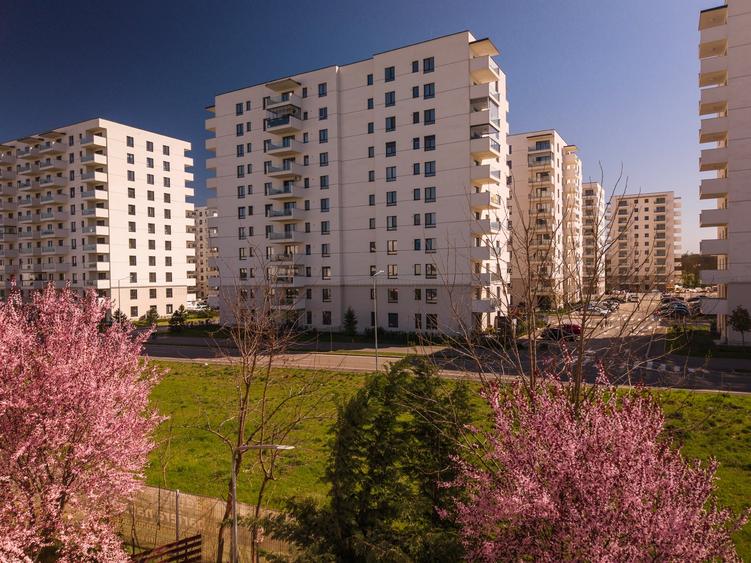 Apartament cu 3 camere decomandat în Nord