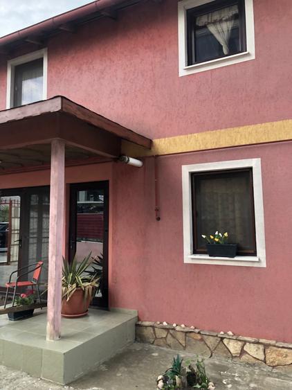 Casă cu 10 camere cu Teren 636 Mp în Nord