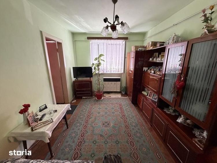 Apartament cu 3 camere semidecomandat în Central