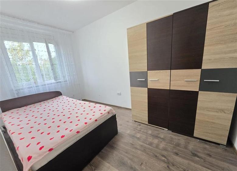 Apartament cu 3 camere decomandat, mobilat în Podu Roș