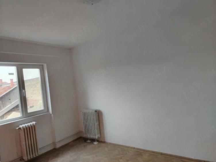 Vand apartament 3 camere constructie din caramida - 1